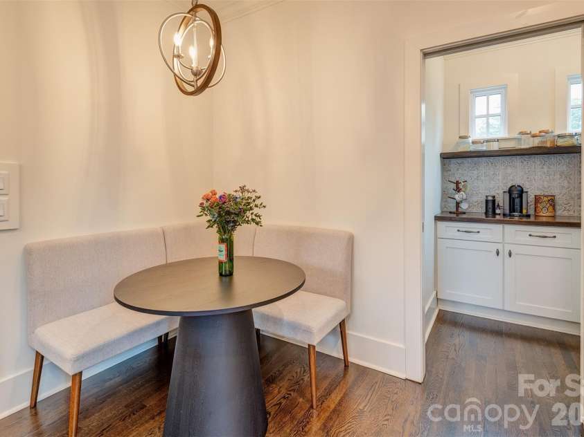 43 Walton Street, Asheville, NC 28801.  MLS# CAR4414367, YatesRealty ID 44124. Breakfast Nook