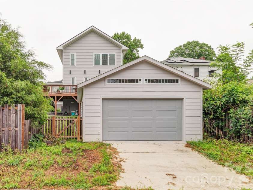 43 Walton Street, Asheville, NC 28801.  MLS# CAR4414367, YatesRealty ID 44124. Extra large garage with opener