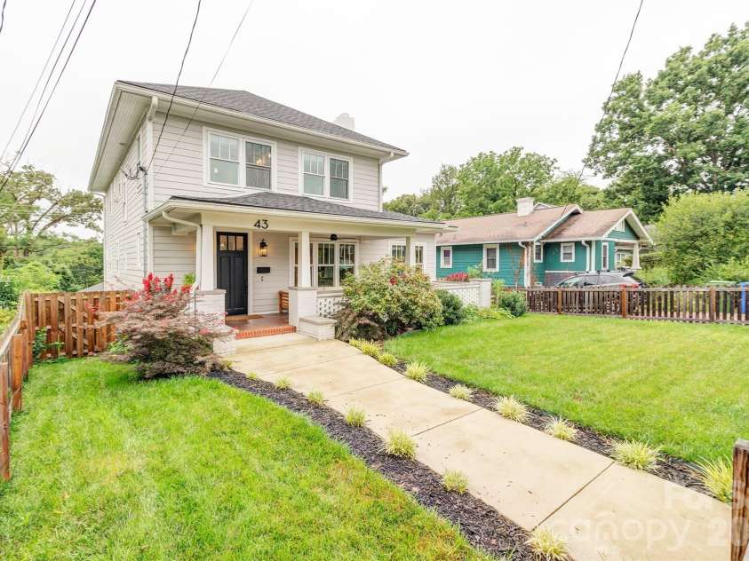 43 Walton Street, Asheville, NC 28801.  MLS# CAR4414367, YatesRealty ID 44124. Fenced front yard