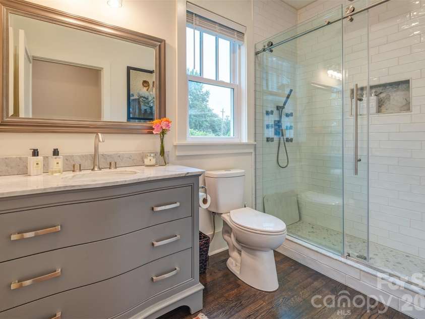 43 Walton Street, Asheville, NC 28801.  MLS# CAR4414367, YatesRealty ID 44124. First floor full bath