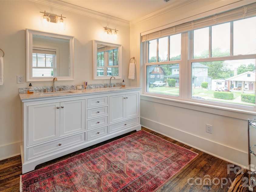 43 Walton Street, Asheville, NC 28801.  MLS# CAR4414367, YatesRealty ID 44124. Full bath upper double sinks