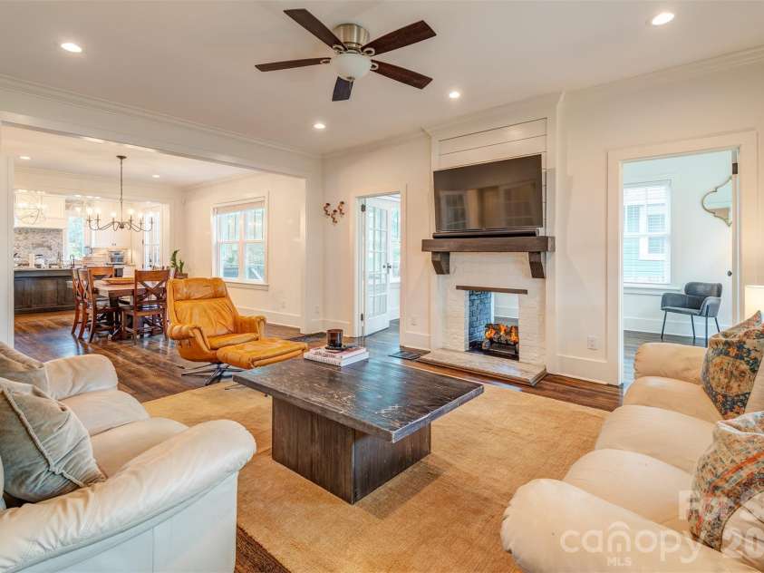 43 Walton Street, Asheville, NC 28801.  MLS# CAR4414367, YatesRealty ID 44124. Open floor plan