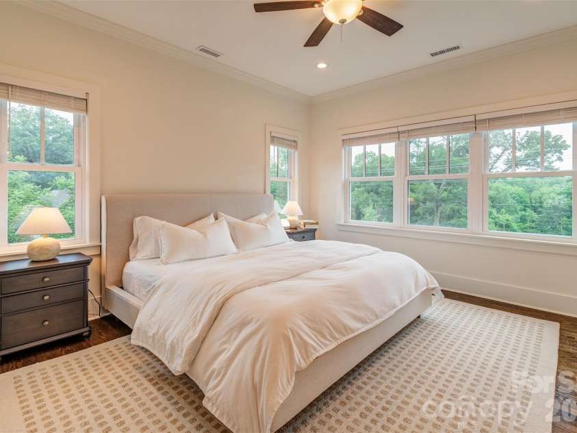 43 Walton Street, Asheville, NC 28801.  MLS# CAR4414367, YatesRealty ID 44124. Primary bedroom