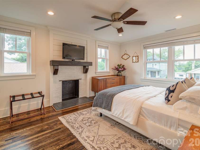43 Walton Street, Asheville, NC 28801.  MLS# CAR4414367, YatesRealty ID 44124. Third bedroom upper level