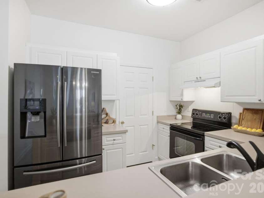 915 Northeast Drive, Davidson, NC 28036.  MLS# CAR4396238, YatesRealty ID 44126. 