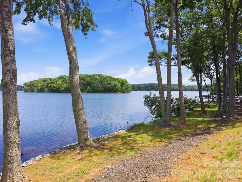 915 Northeast Drive, Davidson, NC 28036.  MLS# CAR4396238, YatesRealty ID 44126. 