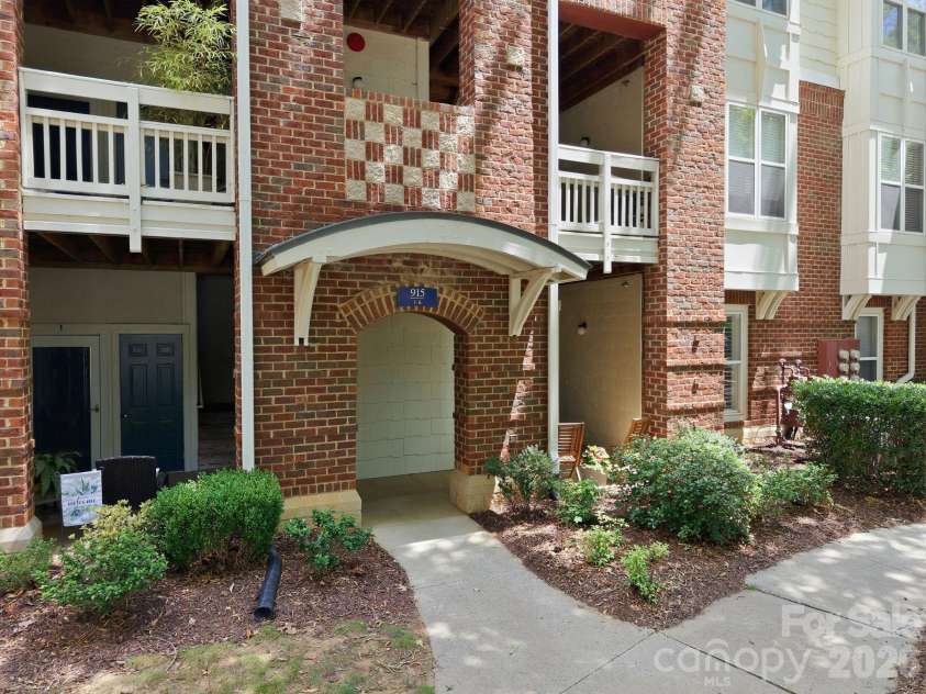 915 Northeast Drive, Davidson, NC 28036.  MLS# CAR4396238, YatesRealty ID 44126. Building 915