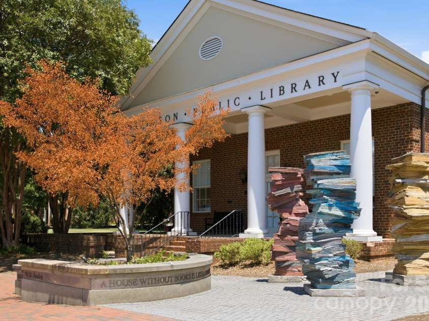 915 Northeast Drive, Davidson, NC 28036.  MLS# CAR4396238, YatesRealty ID 44126. Davidson Public Library