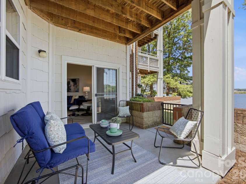 915 Northeast Drive, Davidson, NC 28036.  MLS# CAR4396238, YatesRealty ID 44126. Ground floor convenience