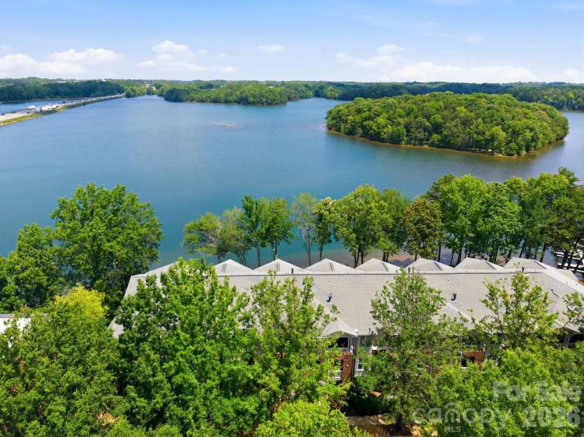 915 Northeast Drive, Davidson, NC 28036.  MLS# CAR4396238, YatesRealty ID 44126. Lake Davidson