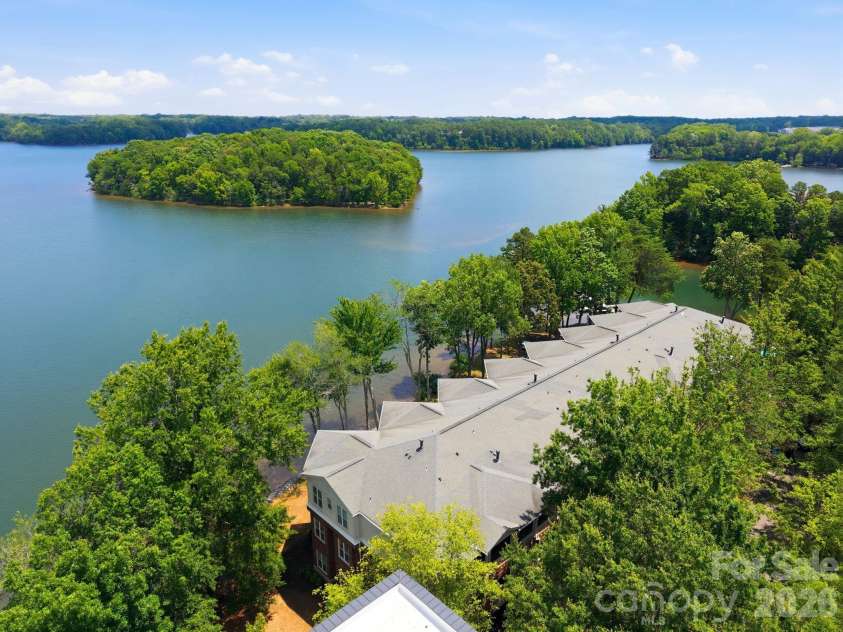 915 Northeast Drive, Davidson, NC 28036.  MLS# CAR4396238, YatesRealty ID 44126. Lakefront