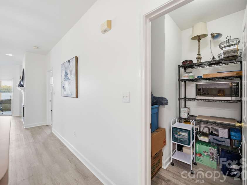 915 Northeast Drive, Davidson, NC 28036.  MLS# CAR4396238, YatesRealty ID 44126. Large pantry / storage closet