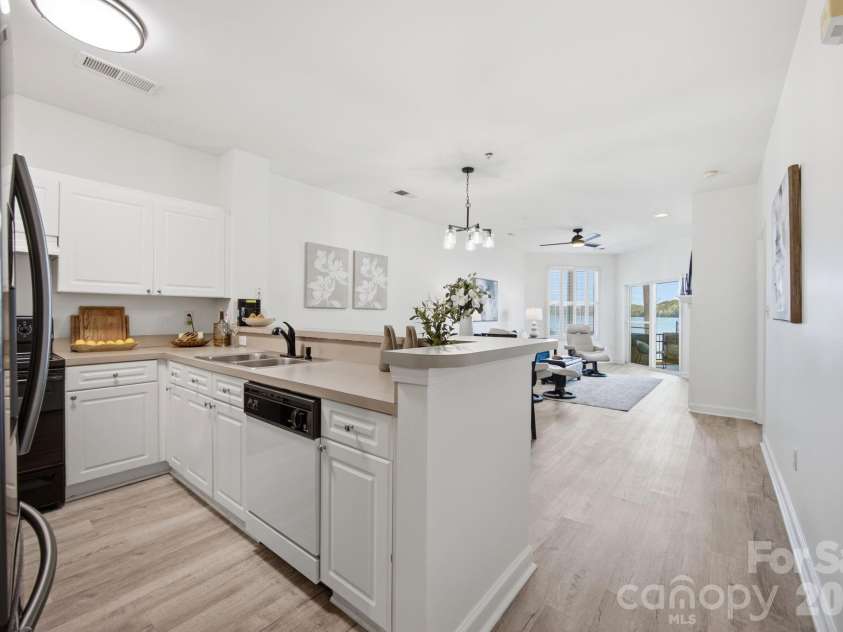 915 Northeast Drive, Davidson, NC 28036.  MLS# CAR4396238, YatesRealty ID 44126. LVP floors throughout