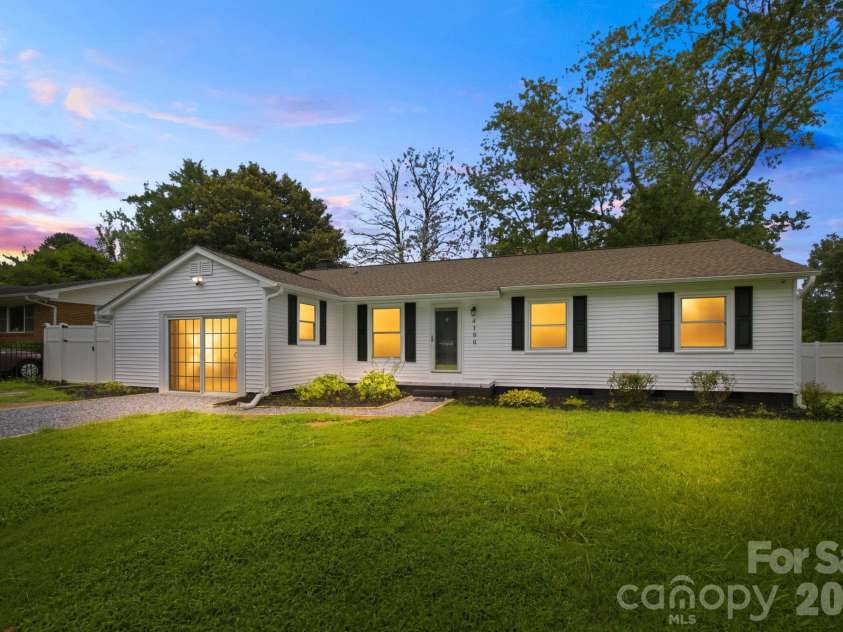 4100 Sudbury Road, Charlotte, NC 28205.  MLS# CAR4412005, YatesRealty ID 44129. 