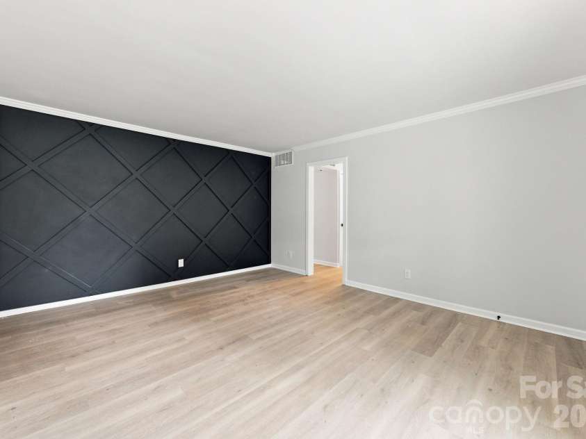 4100 Sudbury Road, Charlotte, NC 28205.  MLS# CAR4412005, YatesRealty ID 44129. 