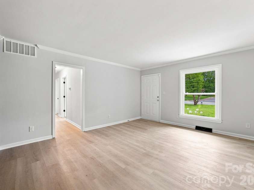 4100 Sudbury Road, Charlotte, NC 28205.  MLS# CAR4412005, YatesRealty ID 44129. 