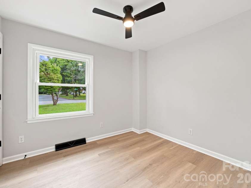 4100 Sudbury Road, Charlotte, NC 28205.  MLS# CAR4412005, YatesRealty ID 44129. 