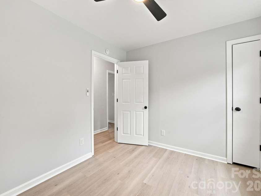 4100 Sudbury Road, Charlotte, NC 28205.  MLS# CAR4412005, YatesRealty ID 44129. 