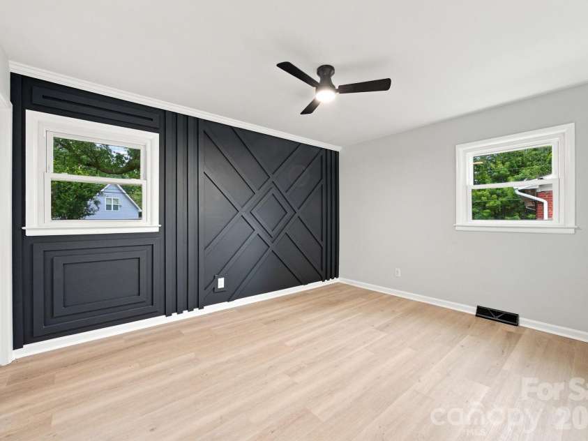 4100 Sudbury Road, Charlotte, NC 28205.  MLS# CAR4412005, YatesRealty ID 44129. 