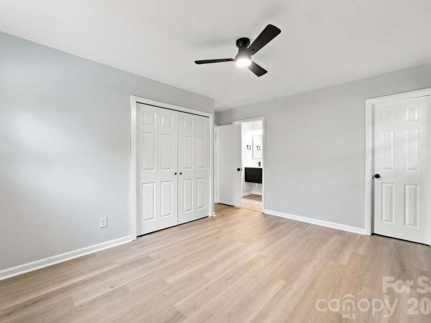 4100 Sudbury Road, Charlotte, NC 28205.  MLS# CAR4412005, YatesRealty ID 44129. 