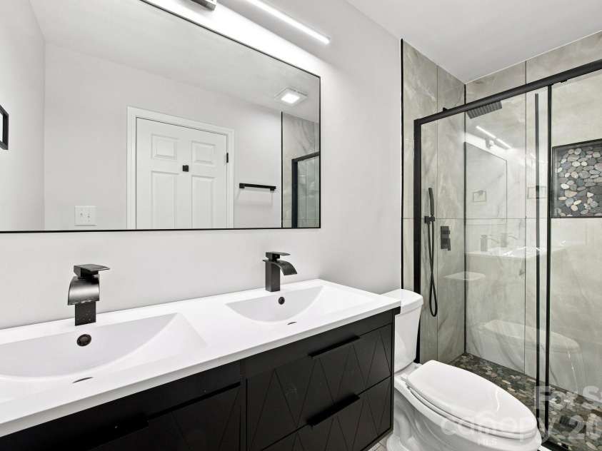 4100 Sudbury Road, Charlotte, NC 28205.  MLS# CAR4412005, YatesRealty ID 44129. 