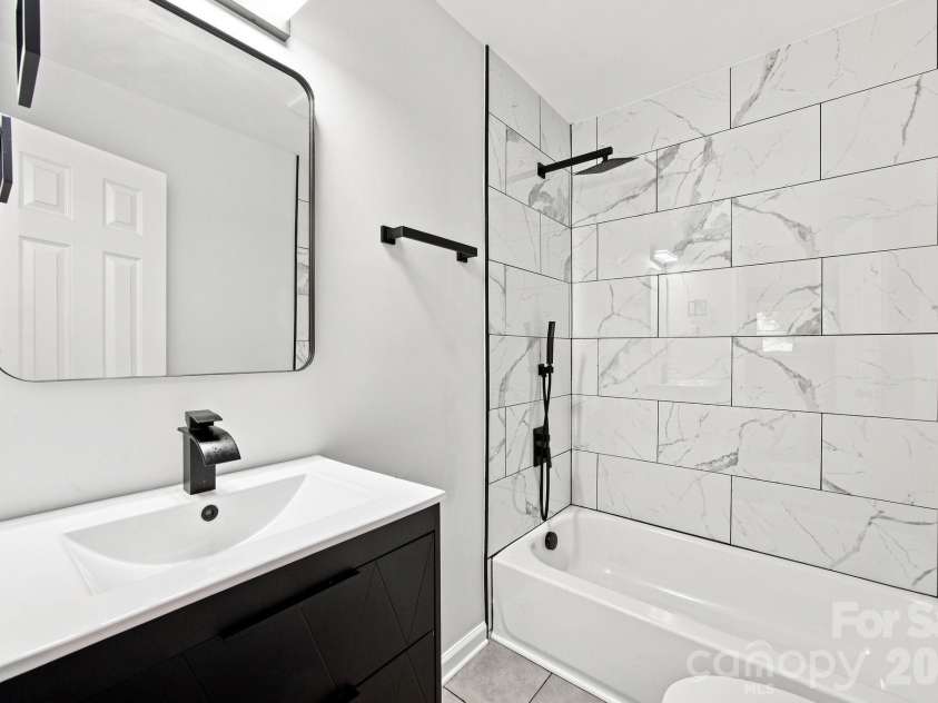 4100 Sudbury Road, Charlotte, NC 28205.  MLS# CAR4412005, YatesRealty ID 44129. 