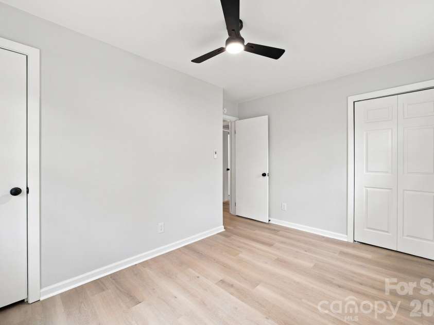 4100 Sudbury Road, Charlotte, NC 28205.  MLS# CAR4412005, YatesRealty ID 44129. 
