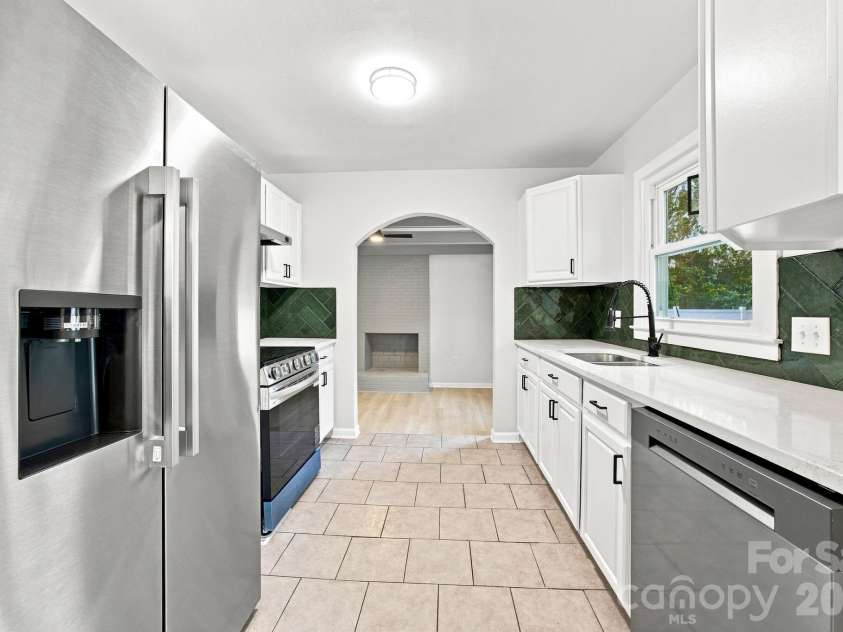 4100 Sudbury Road, Charlotte, NC 28205.  MLS# CAR4412005, YatesRealty ID 44129. 