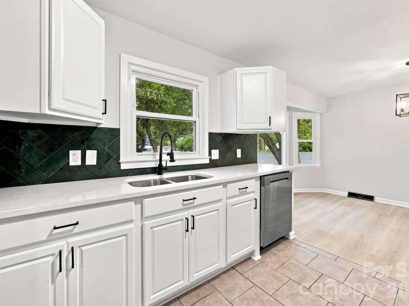 4100 Sudbury Road, Charlotte, NC 28205.  MLS# CAR4412005, YatesRealty ID 44129. 
