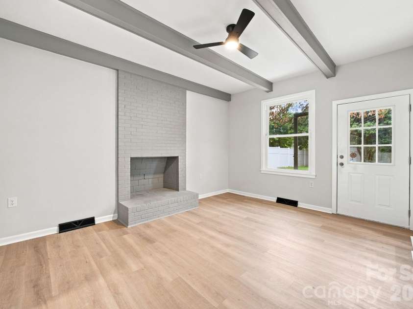 4100 Sudbury Road, Charlotte, NC 28205.  MLS# CAR4412005, YatesRealty ID 44129. 