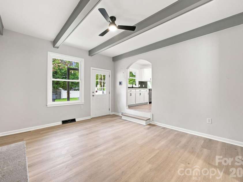 4100 Sudbury Road, Charlotte, NC 28205.  MLS# CAR4412005, YatesRealty ID 44129. 