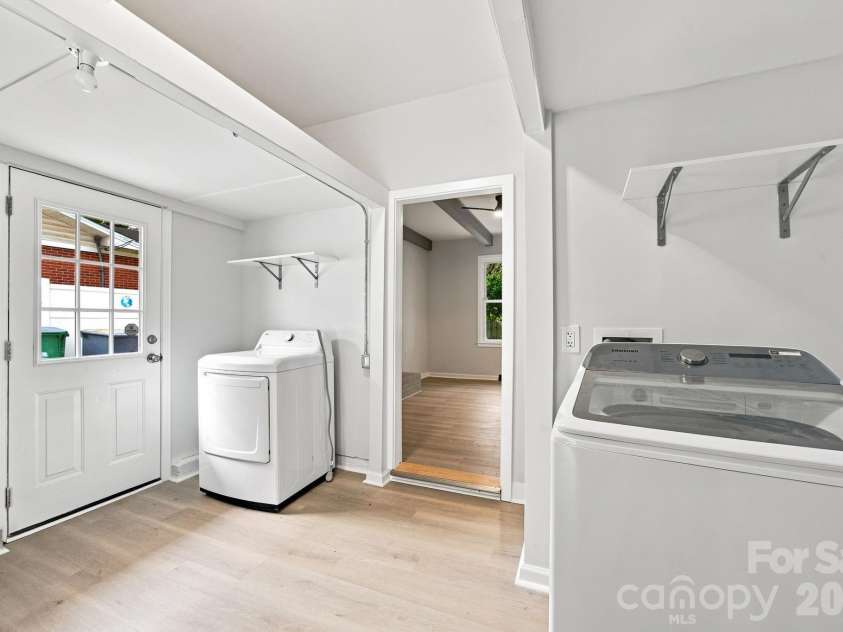 4100 Sudbury Road, Charlotte, NC 28205.  MLS# CAR4412005, YatesRealty ID 44129. 