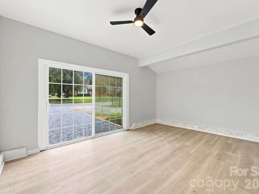 4100 Sudbury Road, Charlotte, NC 28205.  MLS# CAR4412005, YatesRealty ID 44129. 