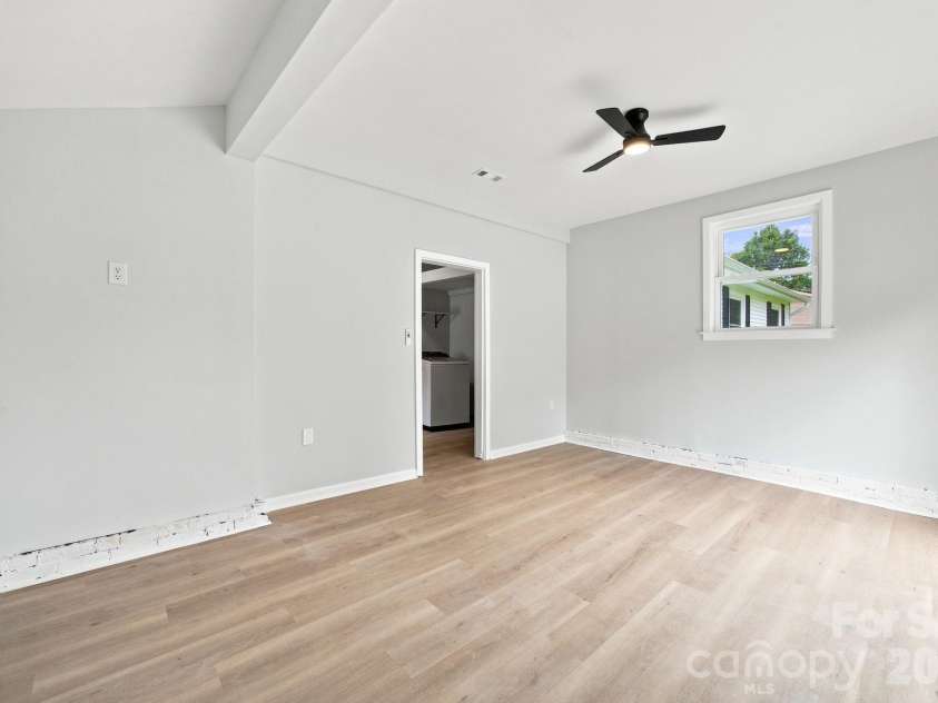 4100 Sudbury Road, Charlotte, NC 28205.  MLS# CAR4412005, YatesRealty ID 44129. 