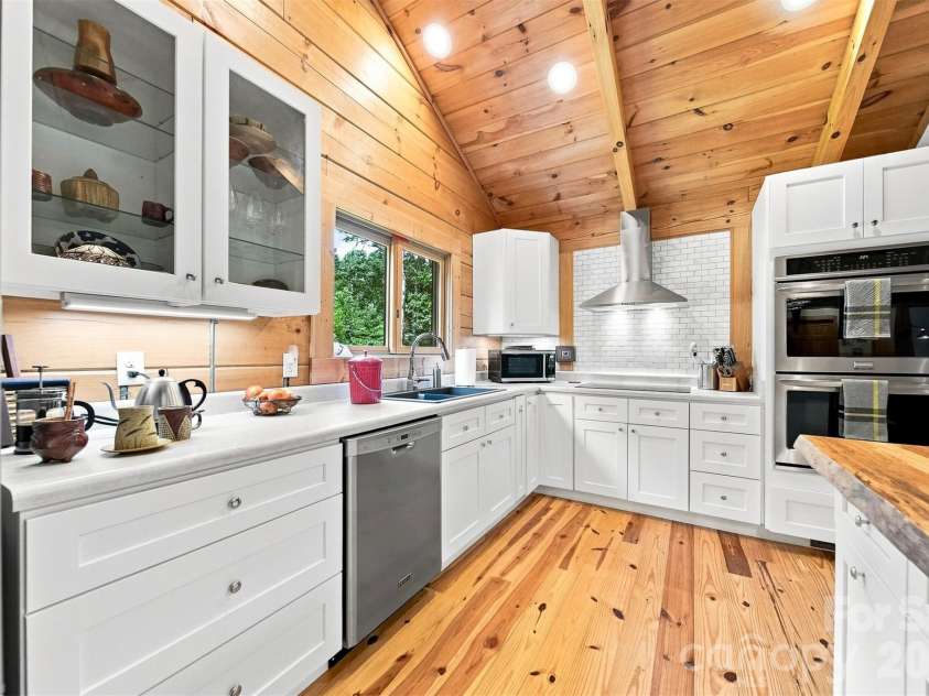 7753 Parks Mountain Drive, Newland, NC 28657.  MLS# CAR4414344, YatesRealty ID 44130. 