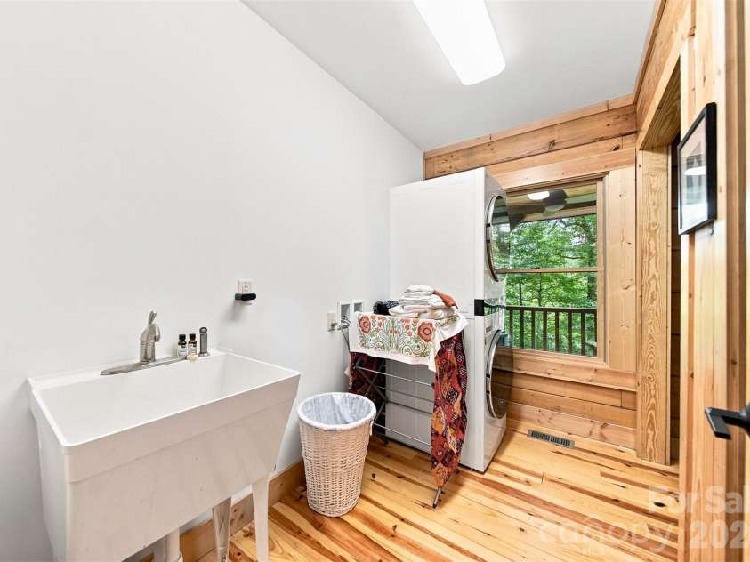 7753 Parks Mountain Drive, Newland, NC 28657.  MLS# CAR4414344, YatesRealty ID 44130. 