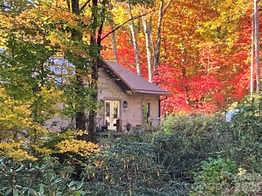 7753 Parks Mountain Drive, Newland, NC 28657.  MLS# CAR4414344, YatesRealty ID 44130. 