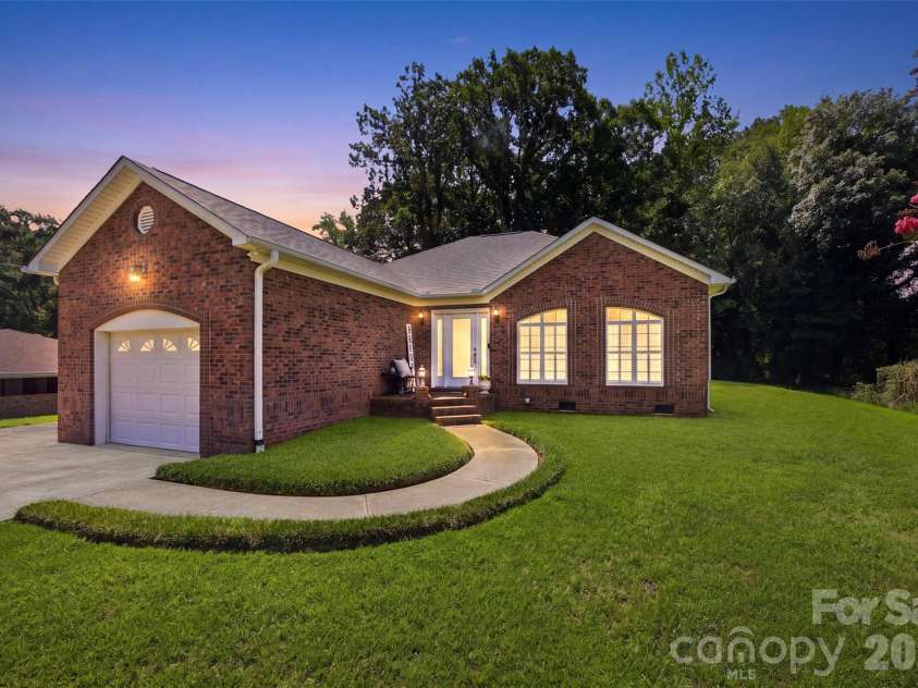 211 Peachtree Street, Belmont, NC 28012.  MLS# CAR4413887, YatesRealty ID 44136. 