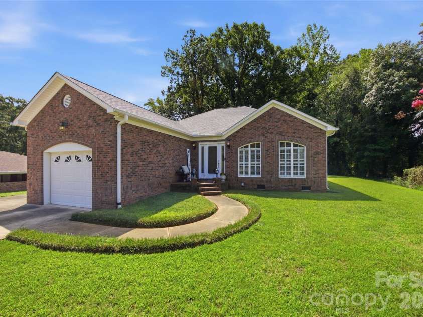 211 Peachtree Street, Belmont, NC 28012.  MLS# CAR4413887, YatesRealty ID 44136. 