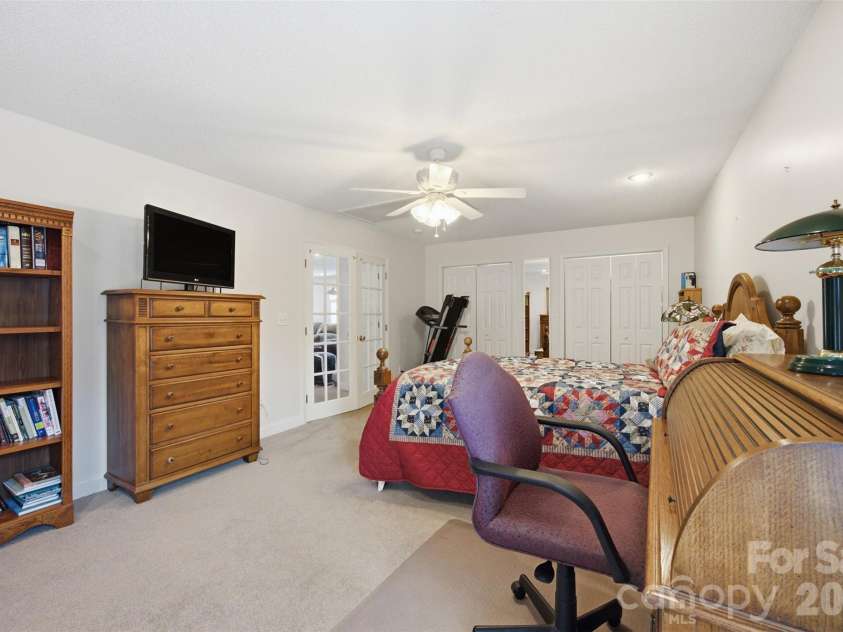211 Peachtree Street, Belmont, NC 28012.  MLS# CAR4413887, YatesRealty ID 44136. 