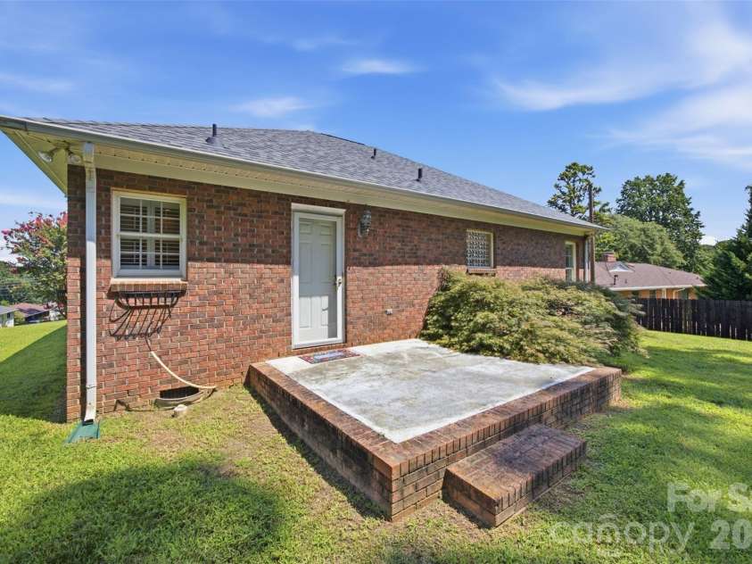 211 Peachtree Street, Belmont, NC 28012.  MLS# CAR4413887, YatesRealty ID 44136. 