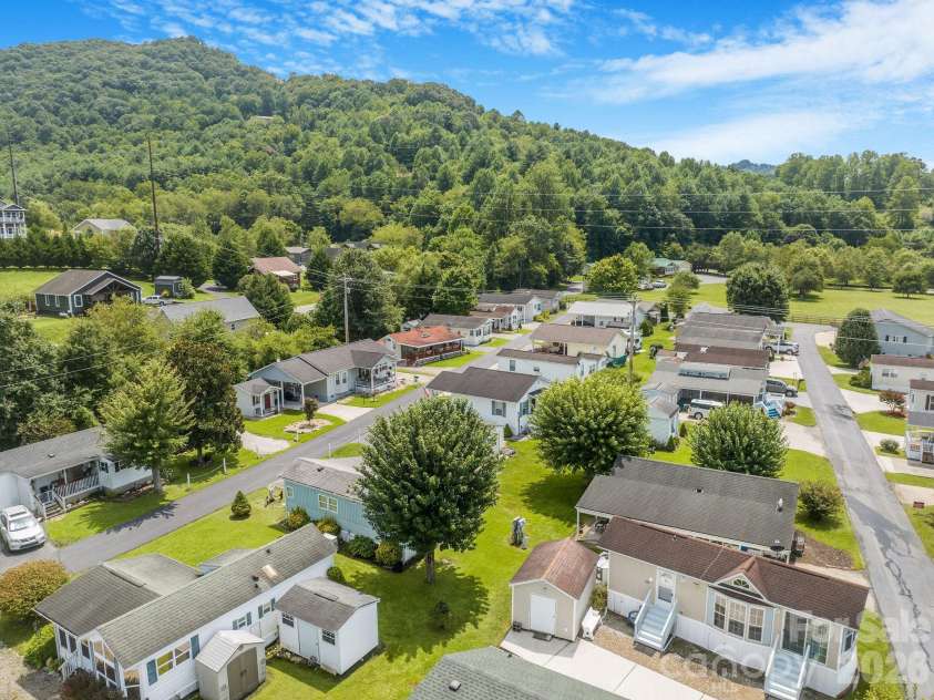 53 Strollers Lane, Waynesville, NC 28785.  MLS# CAR4413806, YatesRealty ID 44137. 
