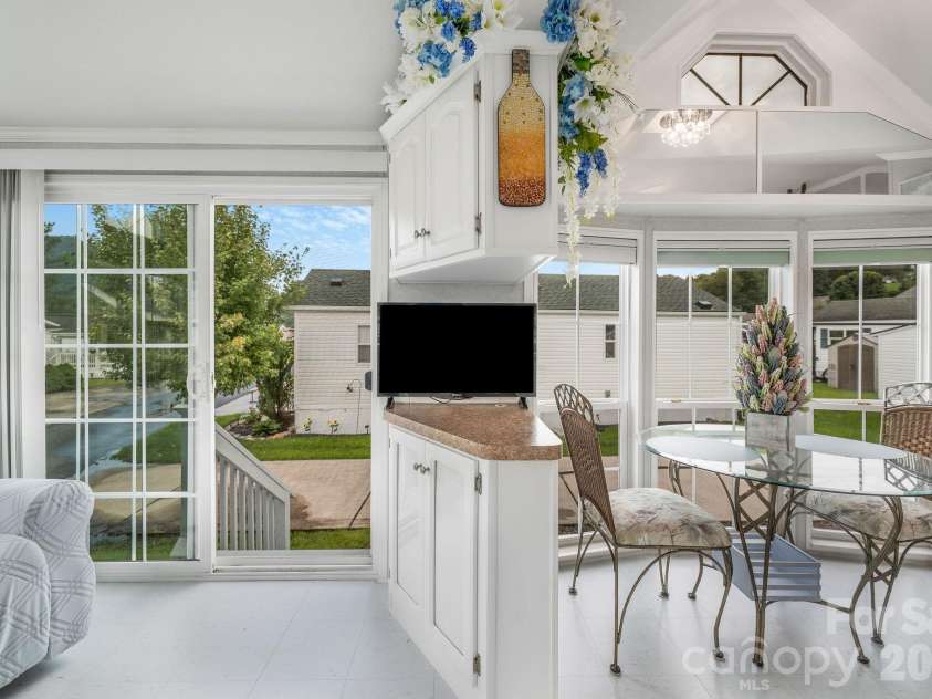 53 Strollers Lane, Waynesville, NC 28785.  MLS# CAR4413806, YatesRealty ID 44137. 
