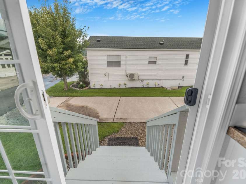 53 Strollers Lane, Waynesville, NC 28785.  MLS# CAR4413806, YatesRealty ID 44137. 