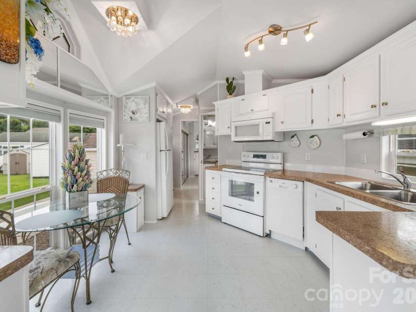 53 Strollers Lane, Waynesville, NC 28785.  MLS# CAR4413806, YatesRealty ID 44137. 