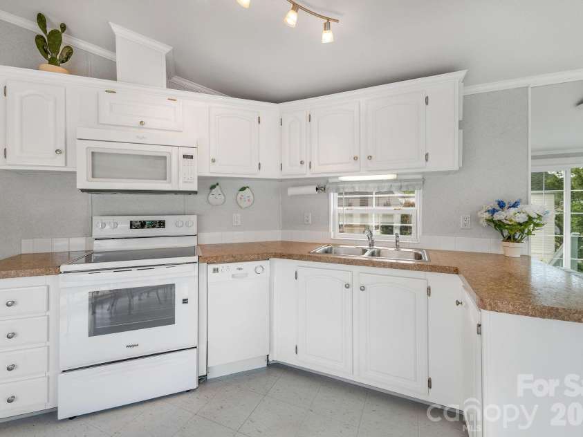 53 Strollers Lane, Waynesville, NC 28785.  MLS# CAR4413806, YatesRealty ID 44137. 
