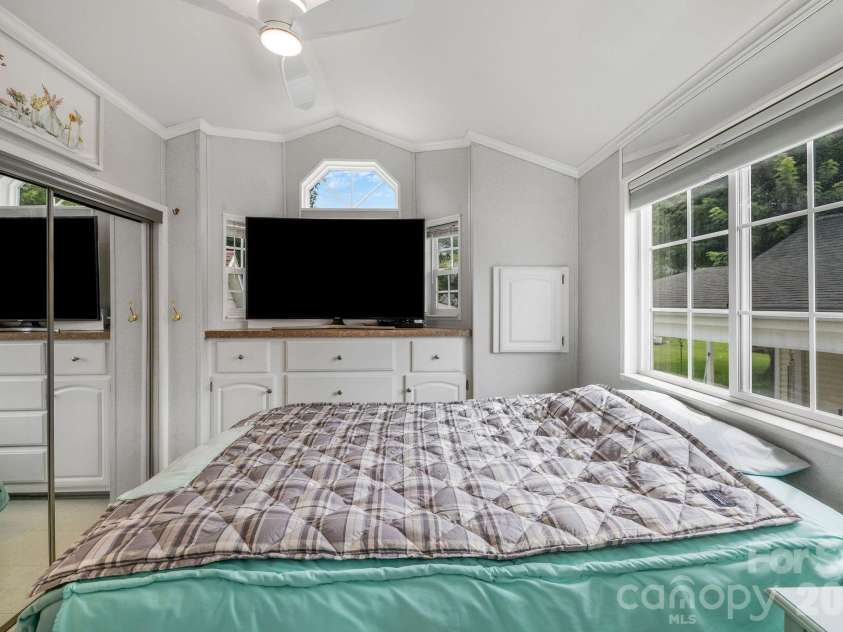 53 Strollers Lane, Waynesville, NC 28785.  MLS# CAR4413806, YatesRealty ID 44137. 