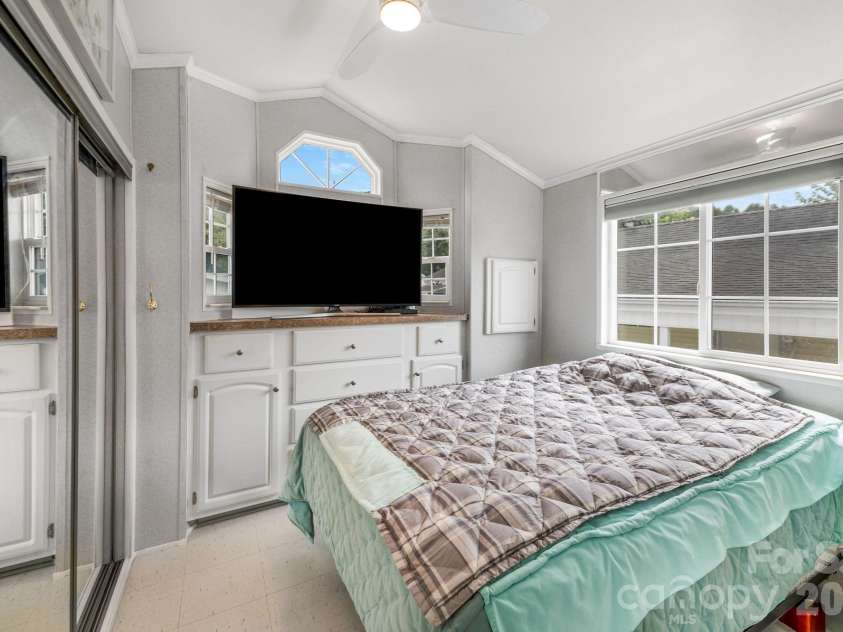 53 Strollers Lane, Waynesville, NC 28785.  MLS# CAR4413806, YatesRealty ID 44137. 