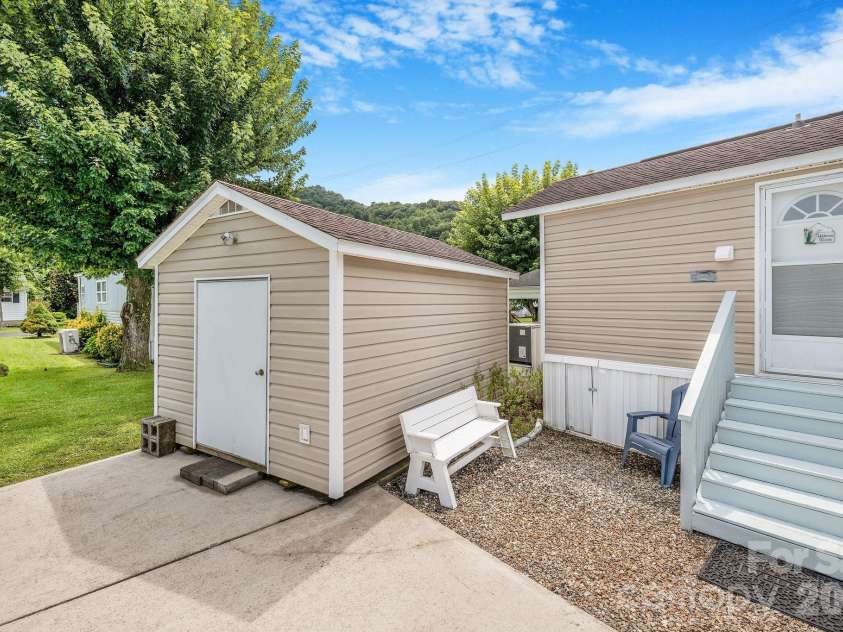 53 Strollers Lane, Waynesville, NC 28785.  MLS# CAR4413806, YatesRealty ID 44137. 