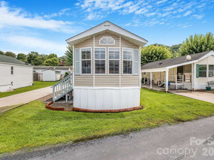 53 Strollers Lane, Waynesville, NC 28785.  MLS# CAR4413806, YatesRealty ID 44137. 